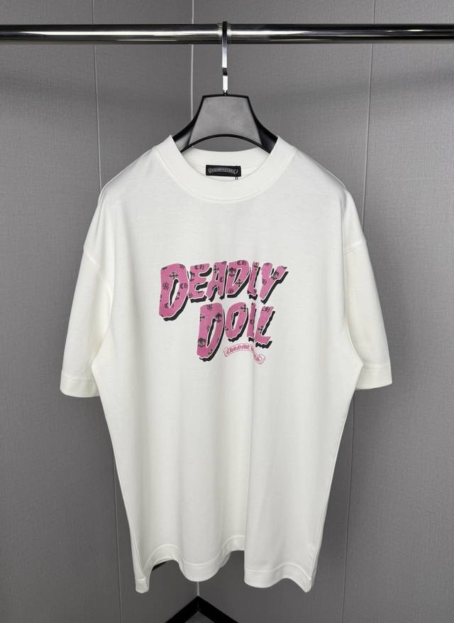 Chrome Hearts克罗心双面Logo提花圆领半袖T恤 正面粉色十字架梵文字母 Deadly Doll 图案Logo，定制面料，双面数码直喷，280G重，