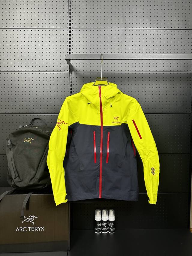 款号：Dj1280 Arc'teryx 始祖鸟龙年限定冲锋衣龙年限定系列以“龙鳞”为设计灵感的龙年限定单品 Alpha Sv Jacket 硬壳 ，限定款Alp