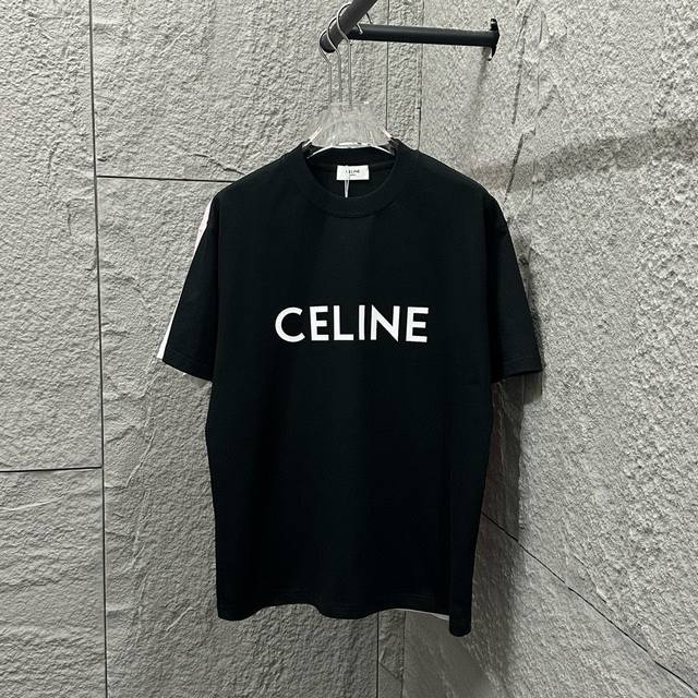 Celine* 塞琳 塞林 2025春夏款 简约字母立体厚板硅胶个性Logo 定制双纱平纹纯棉面料 短袖T恤 男女同款 尺码： S 90-130斤 M 120-