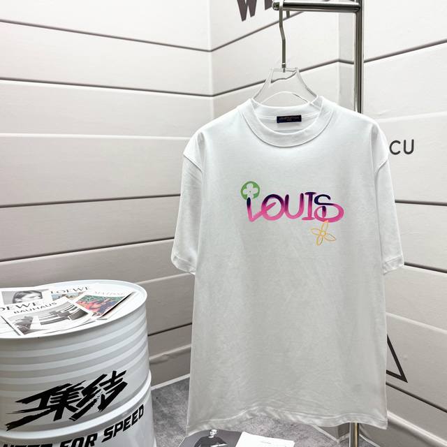 Louis Vuitton 路易威登 2025春夏 官网走秀款 Lv大师亲手设计潮牌新品印花圆领短袖T恤 时尚又个性 超级百搭好看的一款 男女同款 人手必备 吊