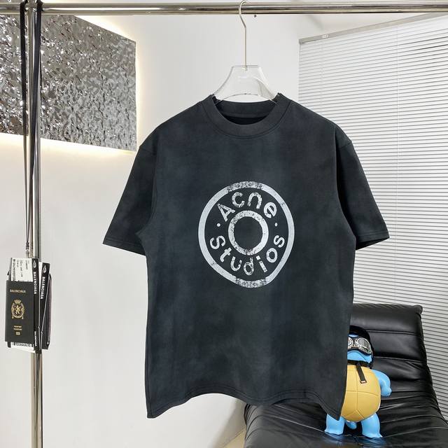 高品质 Acne 25Ss新款短袖T恤 今年面料全新升级 采用高克重布料 面料采用优质100%全棉 成衣炒盐洗水做旧 柔软舒适 克重230克.不缩水不变形 上身