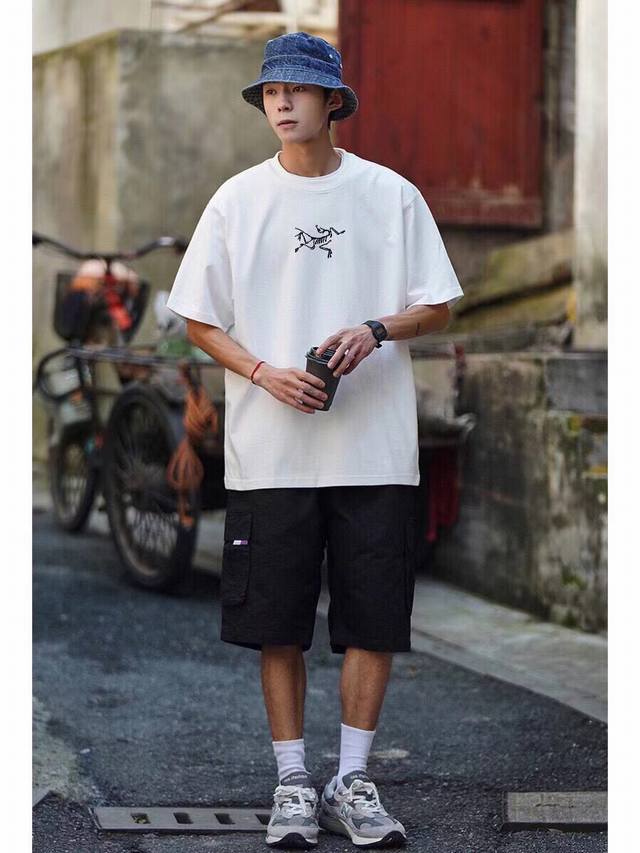 A337# . Arc'teryx Emblem Fce 宽松休闲短袖 运动户外 男女同款 情侣款 面料工艺： 1.260G重磅纯棉，100%棉，恰到好处的克重