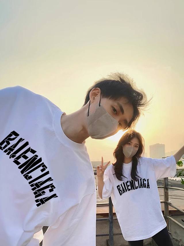 A303# 2640 巴黎世家Balenciaga最新款字母印花男女情侣同款 高版本 240G大牌纯棉面料 数码直喷印花工艺 百搭款细节处理完美 原版面料 网红