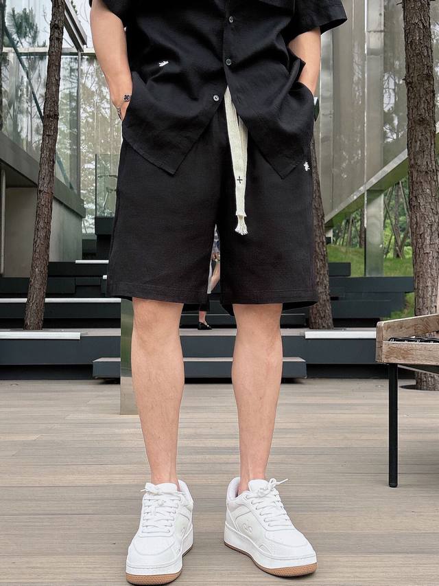 衣服 裤子 D家 春夏专柜同款天丝苎麻休闲裤，休闲的氛围感拉满，天丝亚麻面料足够腔调，亚麻自带的麻结肌理，让整体布面更有复古感，一定程度上平衡了麻料易皱的特性，