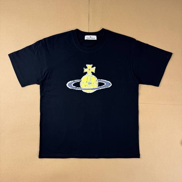 R23# Vivienne Westwood 纯色印花圆领短袖T恤 男女同款 黑白色 面料：260G双纱面料，不变型不起球 辅料；全套辅料定制；1:1版本 颜色
