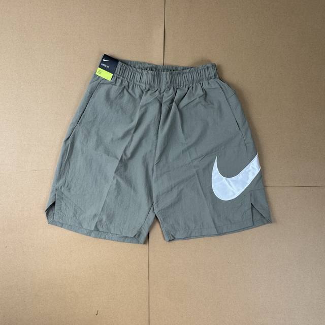 Nk647# Nike耐克贴布印花运动短裤 超级重磅好货，潮咖男女夏日百搭必备，上身帅爆！ 完美品相，高级感十足！精工3D立体裁剪，前后重工拼接面料设计，保证无