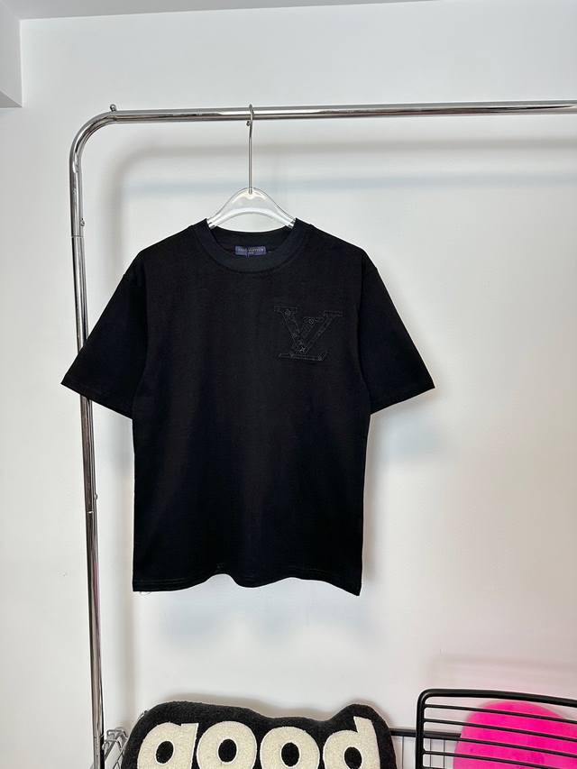 款号：Hmy119# Lv 路易威登经典Logo双重工艺万针精密绣花短袖T恤 正儿八经280克纯棉双砂面料 所有面料均已提前做过缩水 品质第一 所见即所得 不会