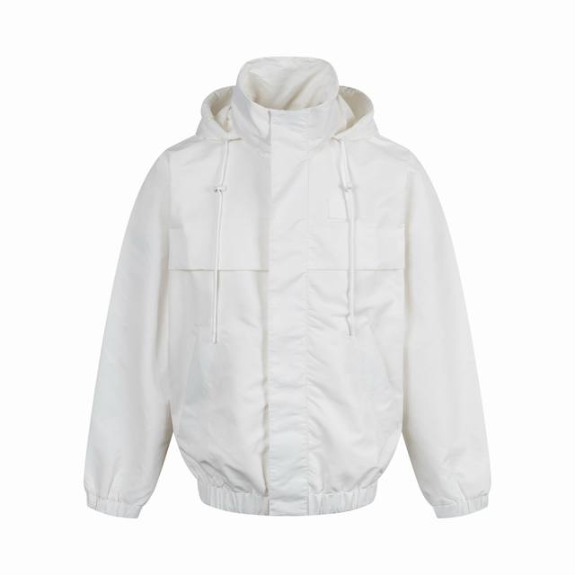 独家供应 1V 纯色拼接防风冲锋衣外套 正面橡胶 Marque L.Vuitton DéPoséE 贴饰，可收纳可调节 Monogram 图案兜帽，弹力袖口和腰