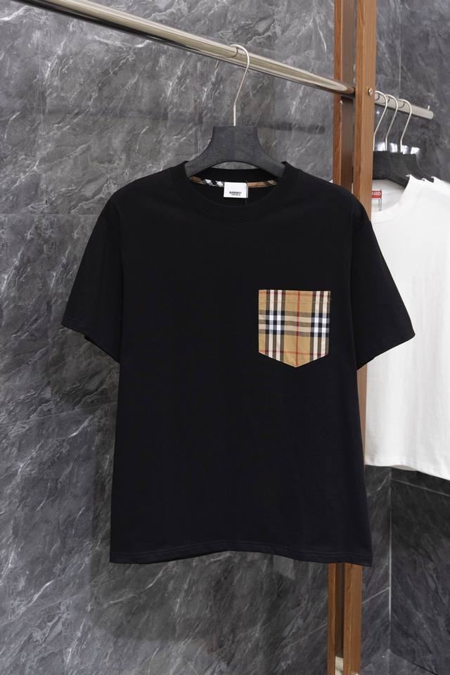 款号J 25Ssburberry 巴宝莉战马贴布口袋绣花 原版1:1 Logo标识精致升级，灵感源自八十年代复古 原版面料 官方同款 短袖T恤 定制2 克32支