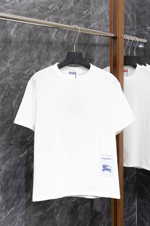款号J79 25Ssburberry 巴宝莉战马贴布绣 原版1:1 Logo标识精致升级，灵感源自八十年代复古 原版面料 官方同款 短袖T恤 定制2 克32支双