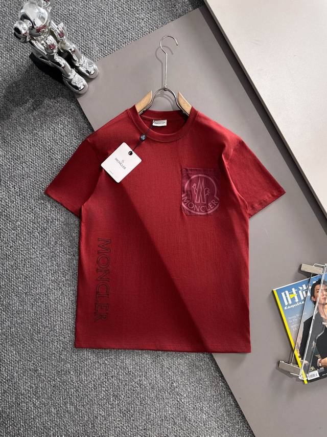 Moncler 蒙口 2025新款 梭织口袋拼接 镂空刺绣字母Logo 男女同款 短袖T恤 定制260克100％双纱纯棉面料 定染32支双股螺纹 领标吊牌主唛三