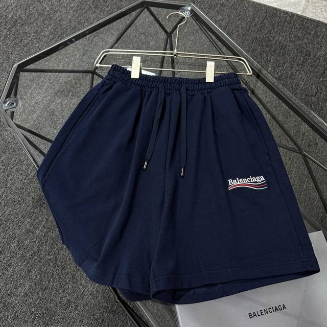 高品质Balenciga 巴黎世家 面料采用纯棉毛圈400克厚实面料，上身效果宽松休闲，潮流大版型，三标齐全 ，男女同款 工艺：刺绣 颜色：五色 尺码: M
