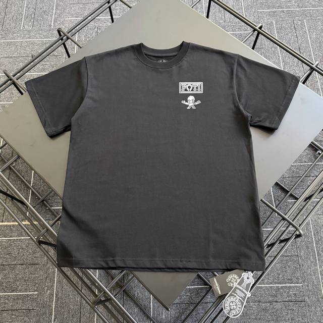 款号K002 Chrome Heartsfoti联名克罗心骷髅九宫格短袖T恤 市面高版 定制280克全棉双纱硬挺面料 布面干净 布纹清晰 手感非常细腻扎实 更加