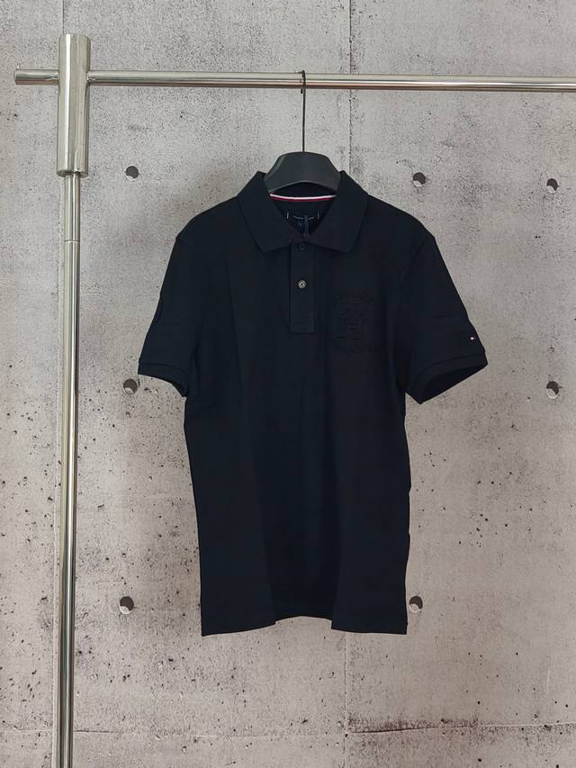 实拍品质 高版本 Tommy汤米字母压花Polo衫短袖 高端品质 三标齐全，舒适透气，经典简约，精致时尚，细节呈现高端品质 颜色:黑色 白色 藏青色 军绿 码数