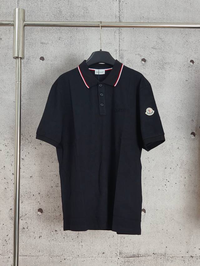 实拍品质 高版本 蒙口压花袖标翻领Polo衫短袖 高端品质 三标齐全，舒适透气，经典简约，精致时尚，细节呈现高端品质 颜色:黑色 白色 藏青色 码数:M-Xxl
