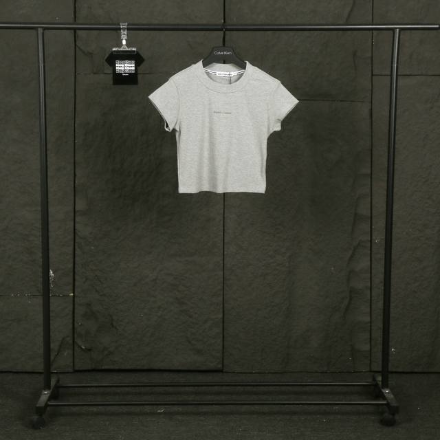 实拍图 热门单品 款号：25060# 颜色：活性黑 麻薯灰 月光白 井天蓝 贝壳粉 尺码：S-Xl -Calvin Klein 卡尔文 2025Ss 夏季热门单