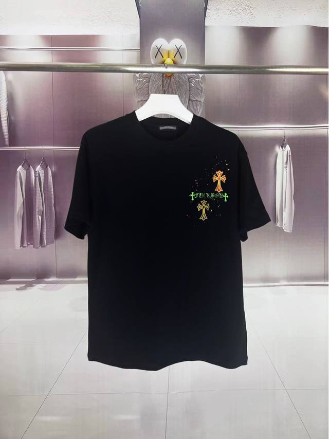Ch*克罗心 克罗家十字架梵文Ch马蹄印 印花工艺Logo设计 春夏新款圆领时尚短袖T恤 280克双沙纯棉 贴肤舒适，耐看又好穿 男女同款 原厂工艺一丝不苟，休