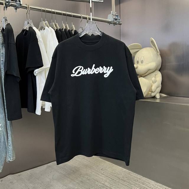Burberry 面料: 320克面料 40支双纱 尺码: S - 斤 M - 斤 L - 斤 Xl -200斤 Xxl 200-220斤 春夏限定款，320克