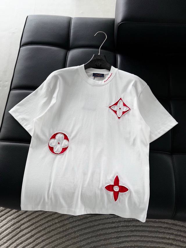 衣服 新款上市 重磅洗水高端短袖 1V驴子 前幅搭配万针刺绣剪破工艺后幅搭配小标点缀 情侣款短T 百看不腻的高级简约风格 口袋贴绣简约风 高级气质穿搭 完美细节