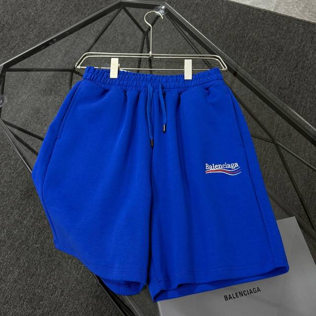 高品质Balenciga 巴黎世家 面料采用纯棉毛圈400克厚实面料，上身效果宽松休闲，潮流大版型，三标齐全 ，男女同款 工艺：刺绣 颜色：五色 尺码: M L