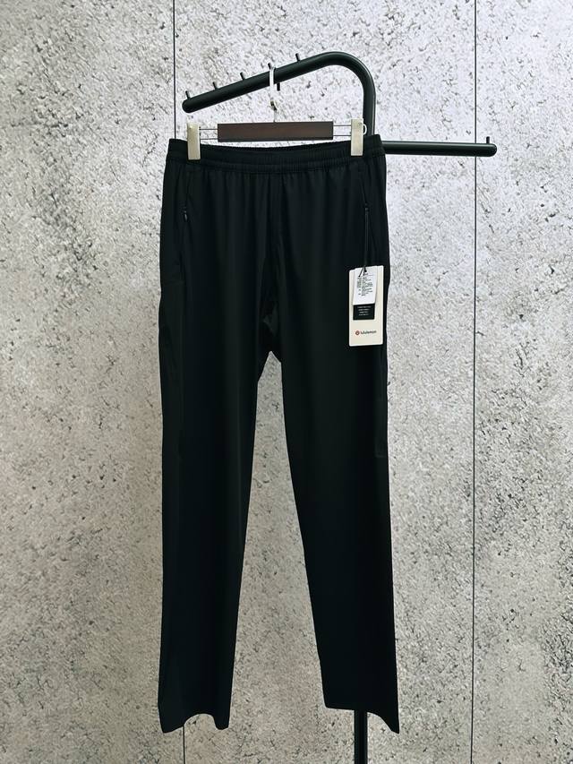 Lululemon 露露夏季薄款Abc系列男士户外压胶休闲直筒裤 户外梭织科技功能性轻薄面料！高弹、干爽、轻量、抗皱等性能。直筒立体裁剪压胶设计，更显身材和腿型