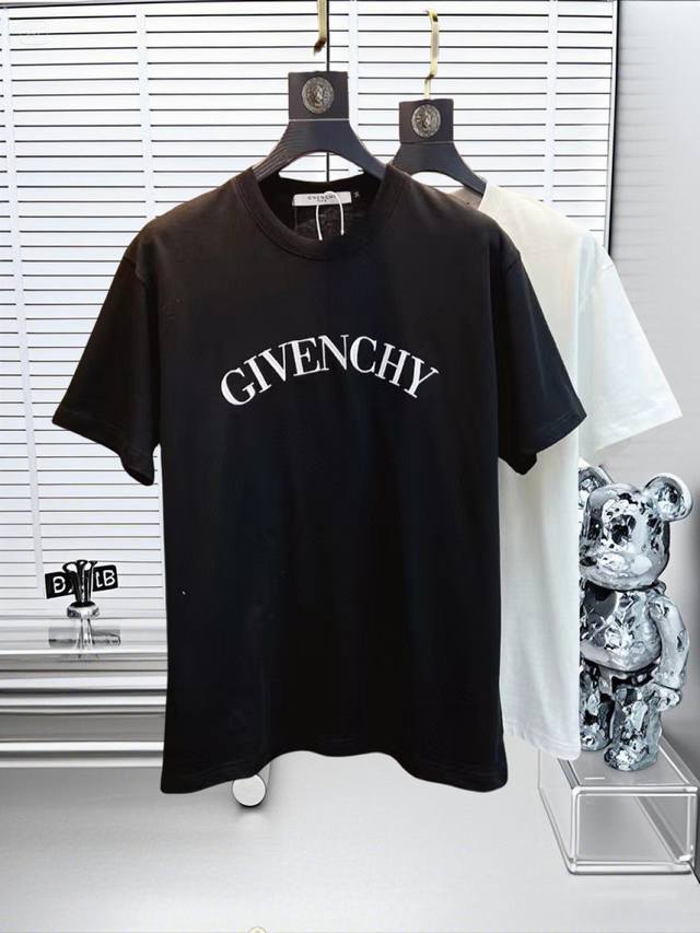 Givenchy 纪梵希Gvc25Ss新款短袖，最高版本重工艺经典刺绣Logo图案，高标准定制，上身非常有型，客供进口高档280克纯棉面料质感非常细腻，细节工艺