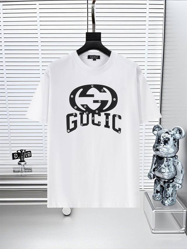 Gucci 古奇25Ss新款短袖，最高版本重工艺印花经典Logo图案，高标准定制，上身非常有型，客供进口高档280克纯棉面料质感非常细腻，细节工艺精湛考究，塑造