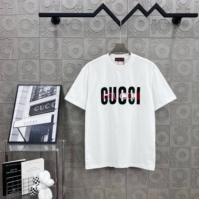 Gucci 古驰 精品 简约Logo标识双G立体胶工艺 330克圆领短袖T恤高克重 洗水面料 1:1原版开模 Logo标识精致升级，灵感源自八十年代复古 原版面