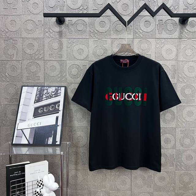 Gucci 古驰 精品 双重字母Logo植绒工艺 330克圆领短袖T恤高克重 洗水面料 1:1原版开模 Logo标识精致升级，灵感源自八十年代复古 原版面料 官