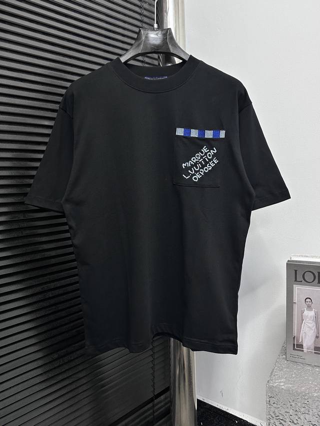 Louis Vuitton 路易2025Ss新款口袋绣花T恤 面料290克双纱！原版一致走线 最高版本！无数次的打版 百分百还原品相！ 正确版本 男女同款 超级
