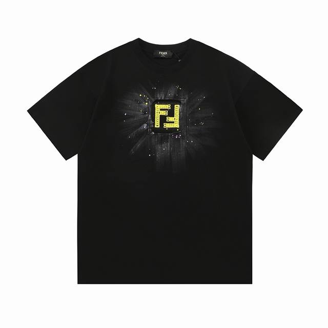 Fendi 芬迪 2025新款 轻奢主义 刺绣双F字母Logo 手绘喷墨工艺 男女同款 短袖T恤 定制320克100％双纱纯棉面料 定染32支双股螺纹 破坏原布