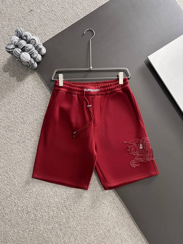 Burberry* 市场独家品质 爆款 2025夏款裤子上新 原高版本 巴宝莉 面料采用350克高密双面华面定制面料 不变形 不缩水 立体垂感爆表 工艺介绍：腰