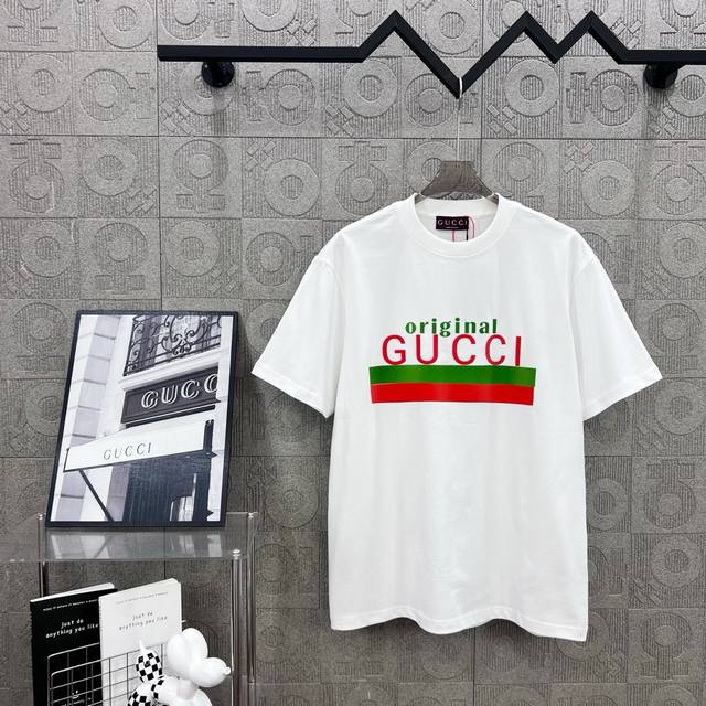 Gucci 古驰 精品 字母Logo红绿条纹Original植绒工艺 330克圆领短袖T恤高克重 洗水面料 1:1原版开模 Logo标识精致升级，灵感源自八十年