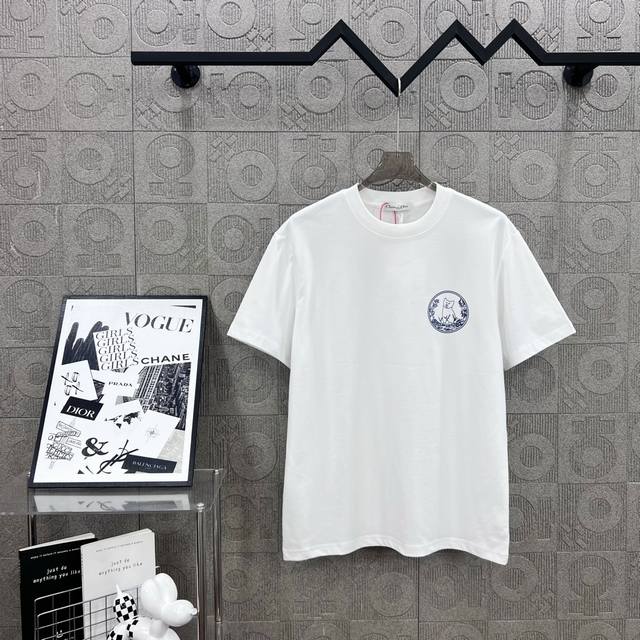 Dior 迪奥 精品 蛇年限定猫猫镂空字母Logo工艺 330克圆领短袖T恤高克重 洗水面料 1:1原版开模 Logo标识精致升级，灵感源自八十年代复古 原版面
