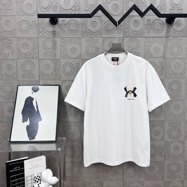Balenciaga 巴黎世家 精品 彩色字母Logo涂鸦印花工艺 330克圆领短袖T恤高克重 洗水面料 1:1原版开模 Logo标识精致升级，灵感源自八十年代