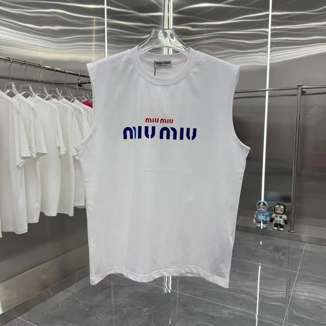Miu Miu 2025夏季新款 厚板植绒工艺 无袖背心 男女同款宽松版 尺码S M L Xl Xxl 五个码 黑色 白色 灰色
