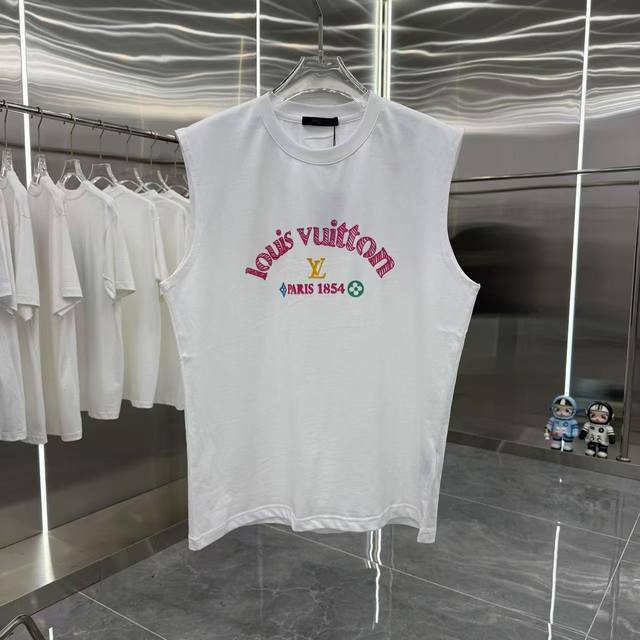 Lv 2025夏季新款 无袖背心 厚板硅胶工艺 男女同款宽松版 S M L Xl Xxl 五个码 颜色：黑色 白色 灰色
