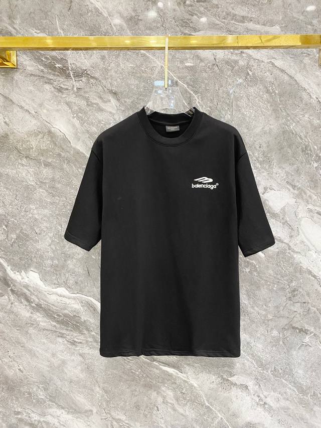 Balenciaga 巴黎世家25Ss新款 刺绣字母短袖270克面料重工艺 .索罗纳220螺纹订织订染国标一级面料 辅料：官网原版三标Logo 尺码： Xs-