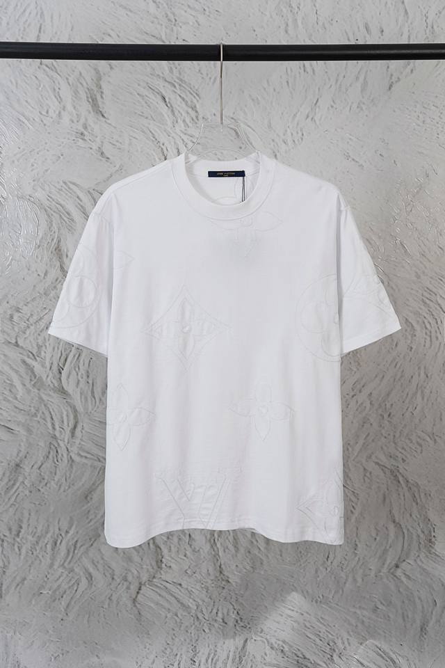 路易威登 Lv 25Ss新款 全幅刺绣圆领短袖T恤 高版本 高品质 270克双纱面料 优质高端面料 做工精细 独特设计 代工厂P出品， 送人自己穿都非常显档次，