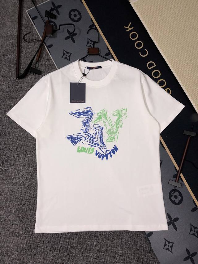 Lv 25S夏款 颜色 黑色 白色 尺码 S M L Xl 前发泡印花 后光版 300G精梳紧密棉 高品质 男女同款