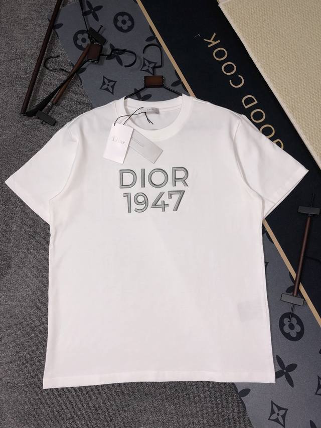 Dior短袖T恤 工艺：刺绣 码数：S~Xl 颜色：黑色 白色 面料：精梳紧密棉盖棉280G