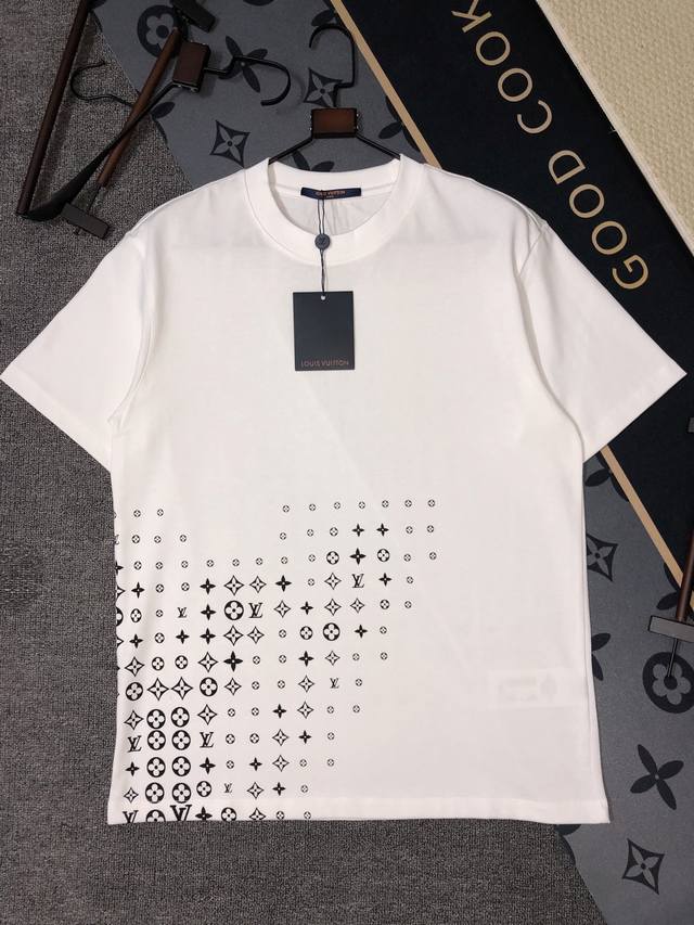 Lv 25S夏款 颜色 黑色 白色 尺码 S M L Xl 前满印 后满印 280G精梳紧密棉 高品质 男女同款