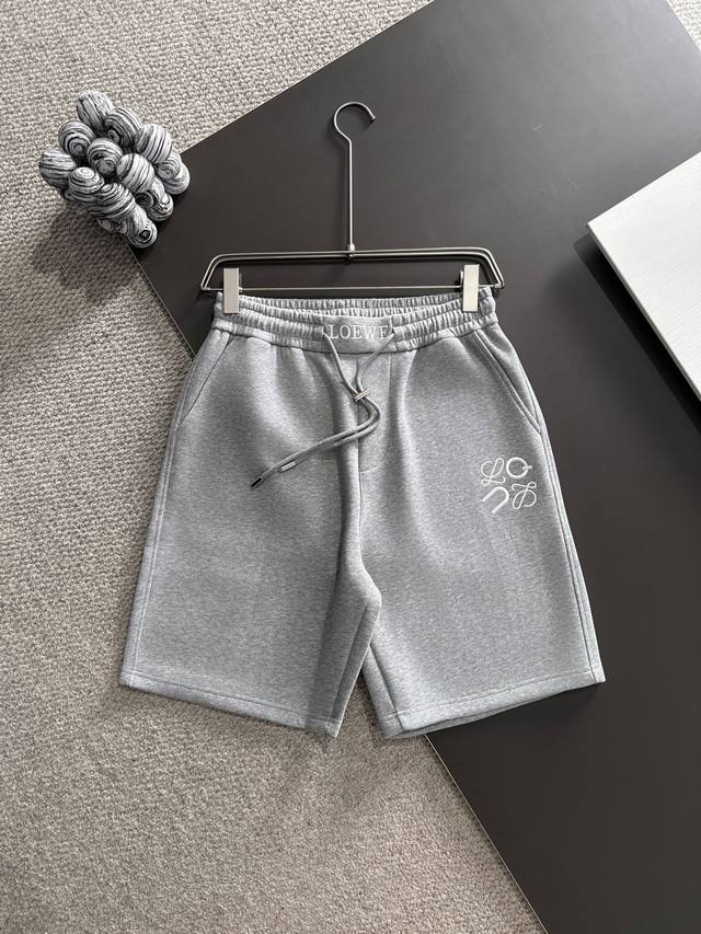 Loewe* 市场独家品质 爆款 2025夏款裤子上新 原高版本 罗意威 面料采用350克高密双面华面定制面料 不变形 不缩水 立体垂感爆表 工艺介绍：前幅腰中