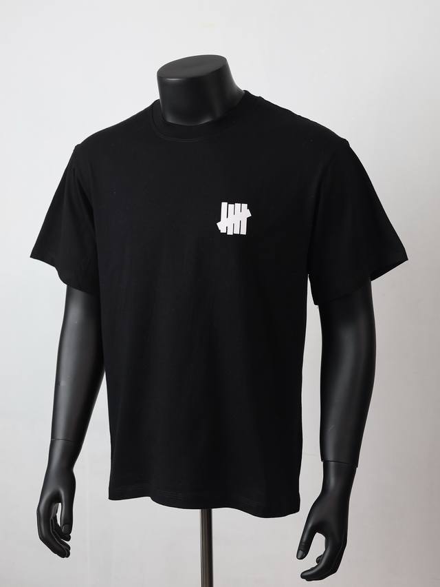 款号[U7] 特价清货不退不换 藏蓝M 黑色Sml 白色Mlxl Undefeated五条杠经典落肩宽松短袖 260G全棉双纱面料定染同色螺纹 胸前数码直喷印花