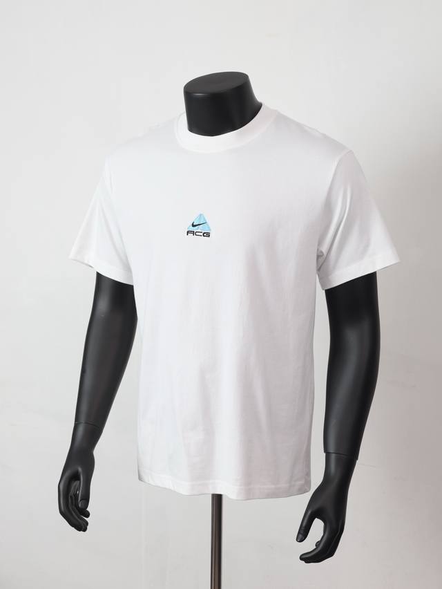 款号[A3]特价清货不退不换 黑色Smxl 白色Xl Nike Acg山脉系列 Logo刺绣图案宽松圆领短袖T恤 男款 再生聚酯纤维63% 棉37% 克重适中不