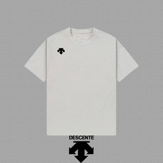 Descente 迪桑特] 2025Fw短袖T恤 Logo印花 高端26S双纱300克面料 重磅面料 定制拉架罗纹同缸同染 三标齐全 男女同款 颜色：黑色 白色