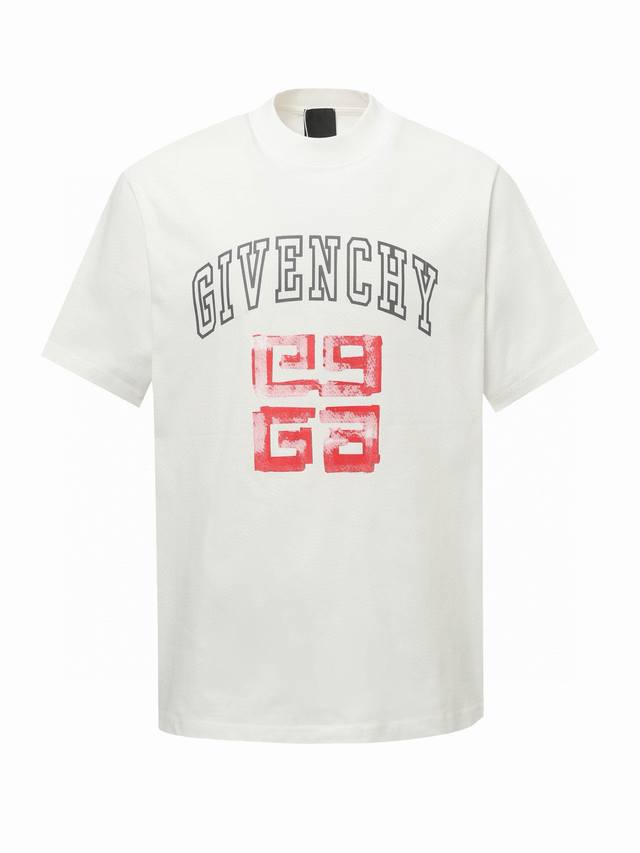 Givenchy 纪梵希图案印花圆领短袖 定制面料洗水后280克重双纱100%精梳全棉面料 印花工艺，螺纹定织定染无色差 出入专柜无压力，通肩拉条工艺 增加衣物