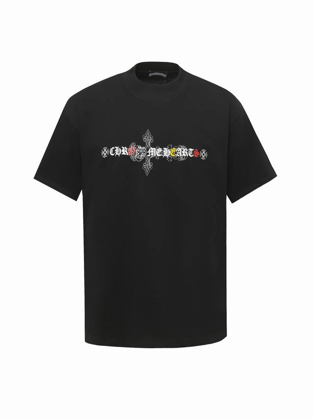 Chrome Hearts 克罗心Ch 胸前梵文印花短袖T恤 面料采用280克重精梳棉，定制32支1*1螺纹，成衣两遍水洗处理，面料舒适亲肤无异感，定制定染面料