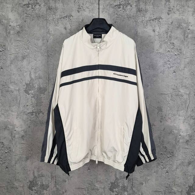 Blcg 50 50 Tracksuit Jacket In White Grey 25Fall 徽标小标刺绣前后幅拼色拉链夹克冲锋衣外套 颜色: 杏色拼黑灰