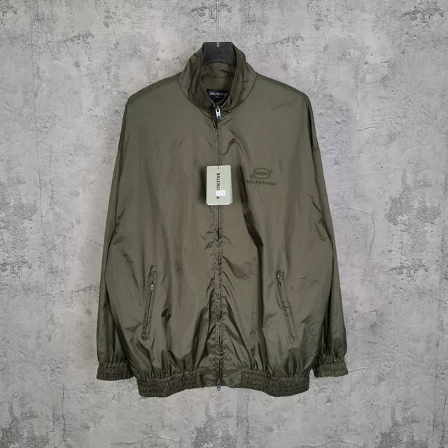 Blcg. 春季24 Cocoon Kick格纹运动校服风风衣夹克外套 面料：定制再生格纹尼龙，内里采用透气网纱纤维！ 四季可穿 拉链设计侧面拉链口袋，小高立领
